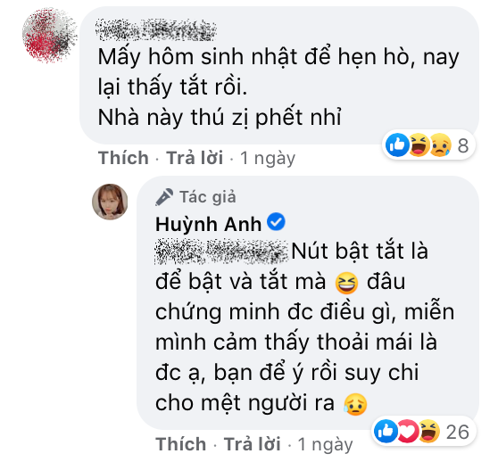 Mới đây, khi Huỳnh Anh một lần nữa tắt chế độ hẹn hò cùng Quang Hải và chia sẻ hình ảnh của cô lên Facebook đã có dân mạng vào mỉa mai: "Mấy hôm sinh nhật để hẹn hò, nay lại thấy tắt rồi. Nhà này thú vị phết nhỉ?".