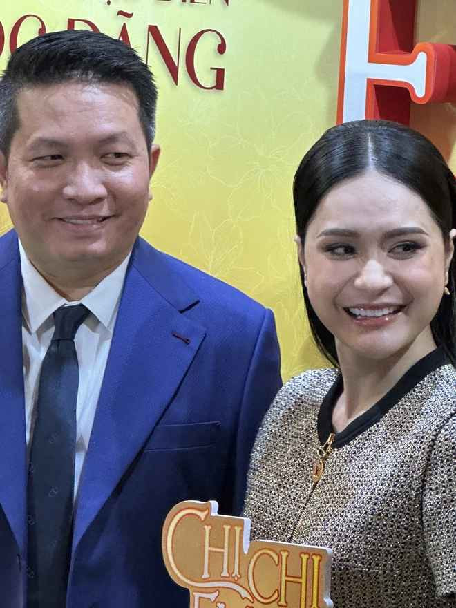 Là nhân vật nổi tiếng, được nhiều người biết đến nên Đoàn Di Băng thường được nhận ra trong đám đông hay tại các sự kiện công khai. Nhưng đây cũng chính là lý do mà nữ đại gia quận 7 nhiều lần lọt vào camera thường của team qua đường.