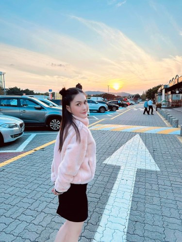 Làn da trắng sứ của Đoàn Di Băng xuất hiện liên tục trên những bức ảnh của cô đăng tải lên trang cá nhân.