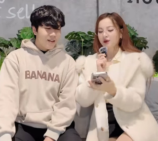 Sau thời gian từng bước nỗ lực quay lại livestream và mạng xã hội, Mèo 2k4 chính thức "comeback" sàn đấu Liên Quân tới đây trong khuôn khổ Showmatch.