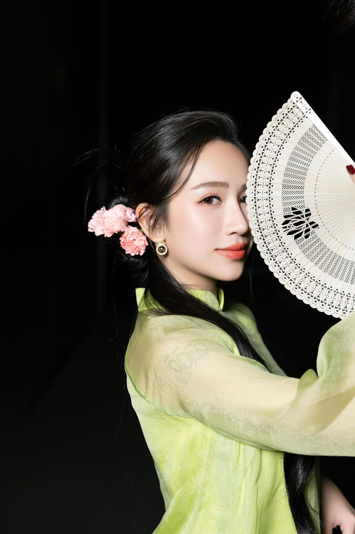 Khi sinh con lần 3, Joyce Phạm xúc động chia sẻ: "Mẹ cảm ơn em Jayson đã đến bên mẹ một cách bất ngờ như cách anh hai Jayden và chị ba Jayla đến bên cạnh mẹ. Cảm ơn em đã cho mẹ có thể được ăn thoải mái những món mẹ thích mà không cần phải sợ mập, cảm ơn em đã lớn lên trong bụng mẹ một cách khoẻ mạnh, cảm ơn em đã tạo động lực cho mẹ phải biết cố gắng nhiều thật nhiều và cảm ơn em đã hợp tác với mẹ ra đời một cách nhanh chóng và trọn vẹn nhất".