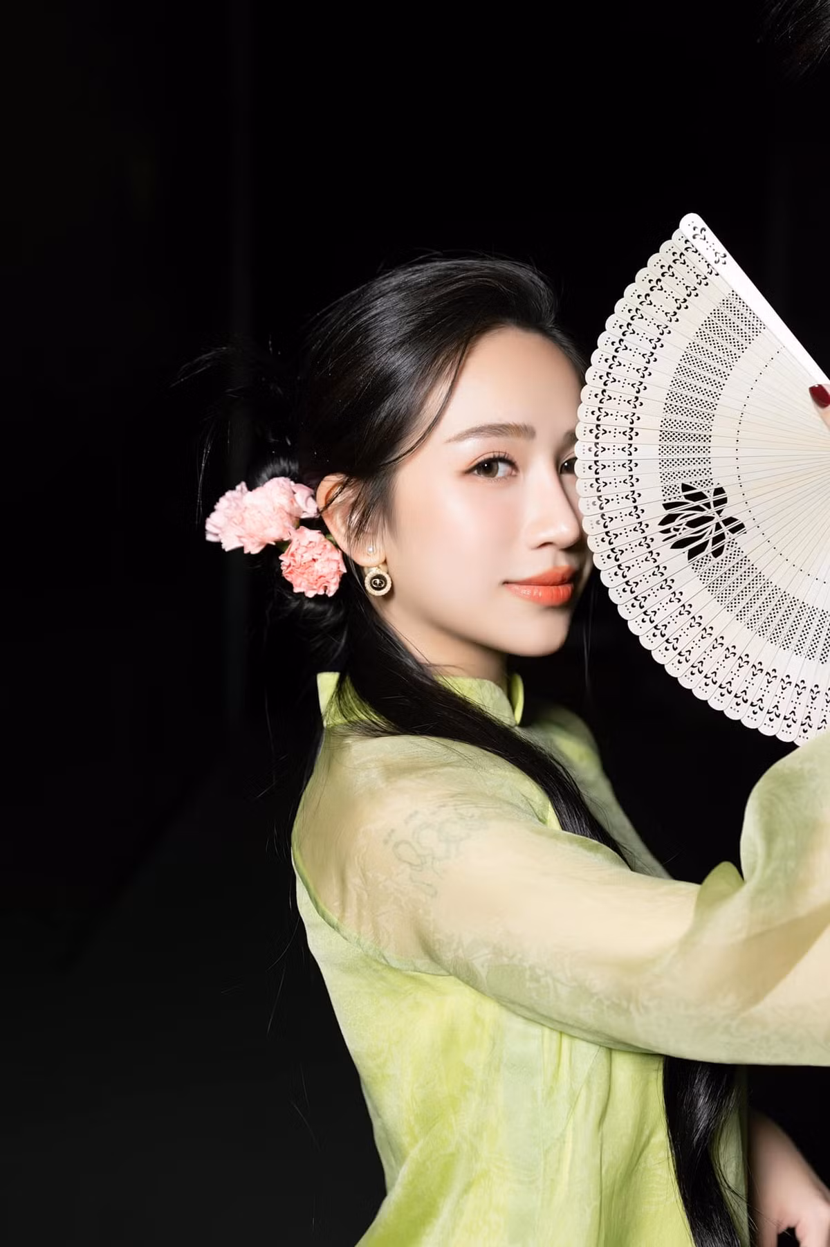 Khi sinh con lần 3, Joyce Phạm xúc động chia sẻ: "Mẹ cảm ơn em Jayson đã đến bên mẹ một cách bất ngờ như cách anh hai Jayden và chị ba Jayla đến bên cạnh mẹ. Cảm ơn em đã cho mẹ có thể được ăn thoải mái những món mẹ thích mà không cần phải sợ mập, cảm ơn em đã lớn lên trong bụng mẹ một cách khoẻ mạnh, cảm ơn em đã tạo động lực cho mẹ phải biết cố gắng nhiều thật nhiều và cảm ơn em đã hợp tác với mẹ ra đời một cách nhanh chóng và trọn vẹn nhất".