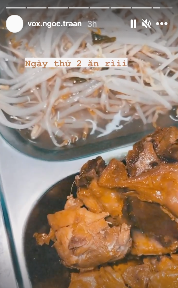 Thậm chí, nhiều người còn cho biết việc đi học quân sự của Võ Ngọc Trân không thể căng thẳng bằng việc tham gia chương trình đang gây bão trên MXH là "Sao nhập ngũ". Vậy nên việc nàng hot girl Sài thành mang đủ loại đồ cá nhân là điều chấp nhận được.