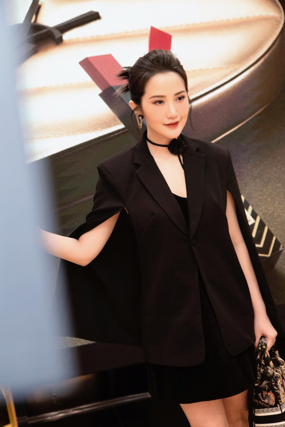 Trước đó nàng dâu hào môn cũng có những chia sẻ về sự săn sóc của gia đình 2 bên khi cô sinh ái nữ.