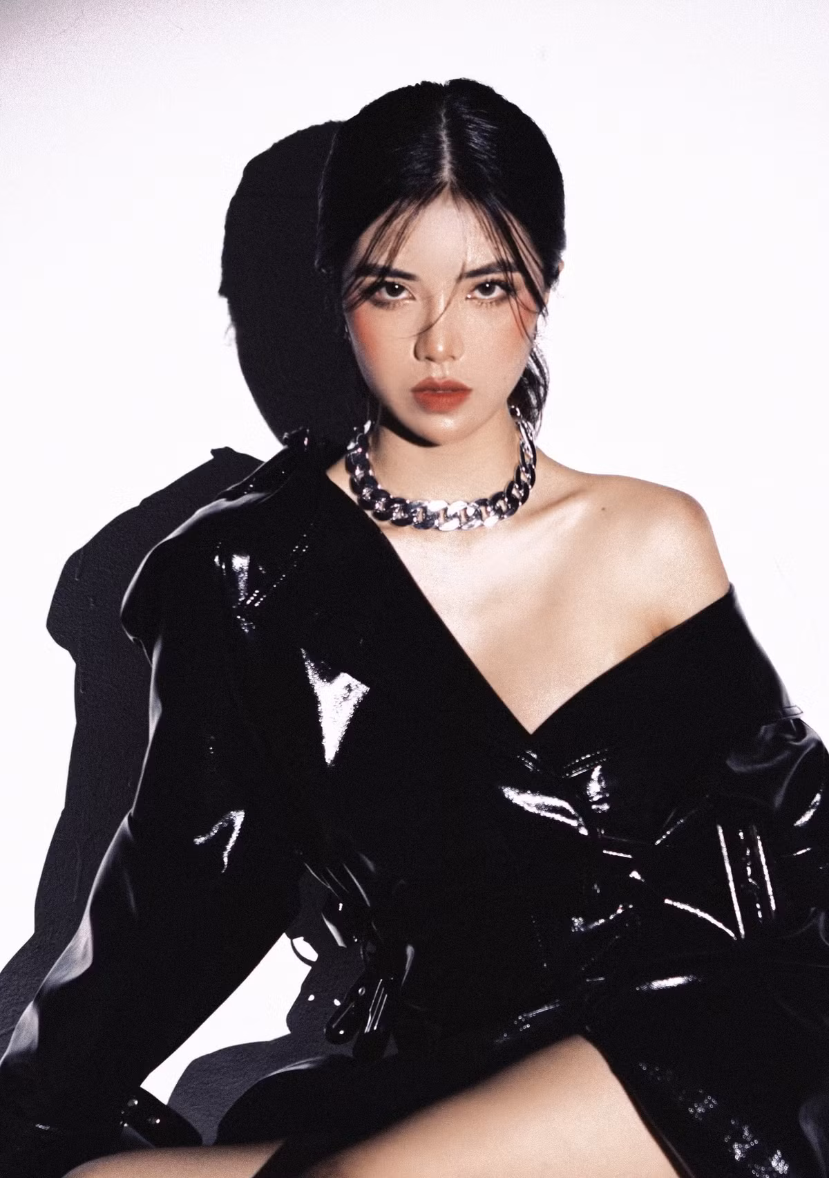 Hot girl Đà Lạt nhanh chóng nhận được sự chú ý của mọi người với sắc vóc nổi bật và gu thời trang thời thượng.