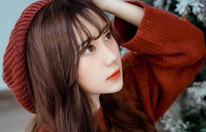 Mina Young là "cô giáo" xinh đẹp của "lớp học streamer" SBTC. Cô nàng thu hút với vẻ ngoài xinh đẹp, giọng hát ngọt ngào và kỹ năng chơi game của mình.