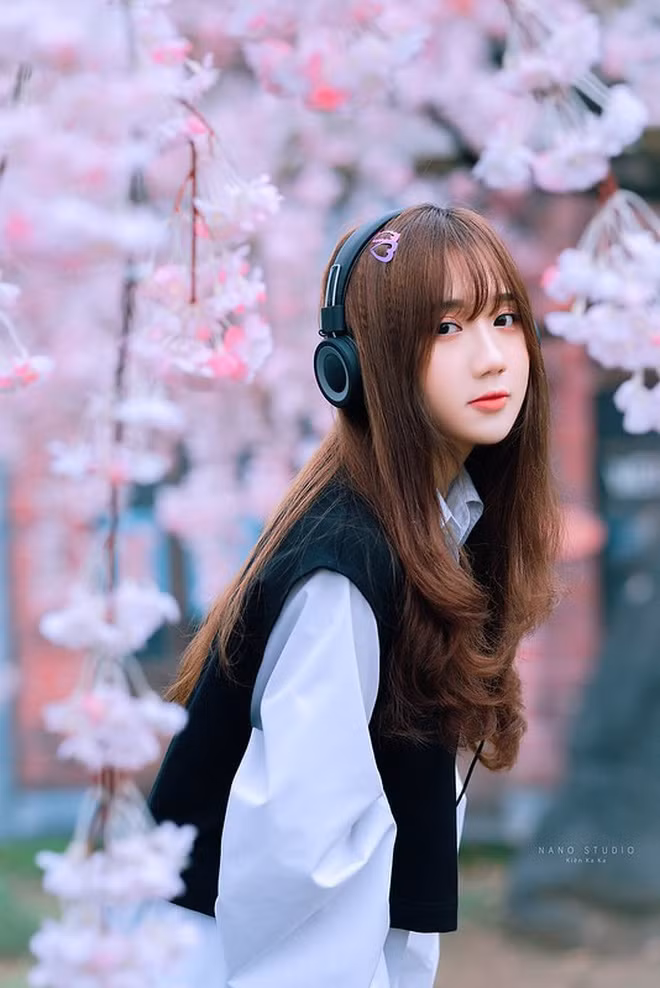 Mina Young là sinh viên của Đại học Văn hoá Nghệ thuật Quân đội - ngôi trường có tỉ lệ chọi rất cao.