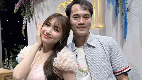 Gần đây nhất, Văn Toàn và Hòa Minzy đều xuất hiện trong đám cưới Quang Hải.