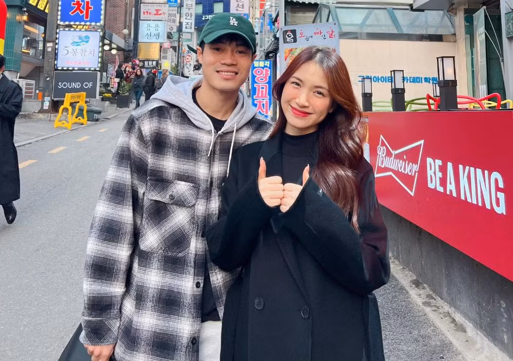 Văn Toàn và Hòa Minzy thường có những khoảnh khắc riêng tư. Họ từng nhiều lần xuất hiện chung sự kiện, đi du lịch....