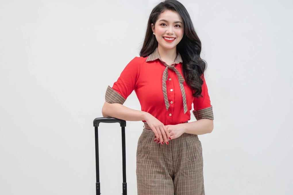 Phan Ngọc Thiện Mỹ (SN 1999, Gia Lai) là hot girl mạng, tiếp viên hàng không nổi tiếng với phong cách gợi cảm.