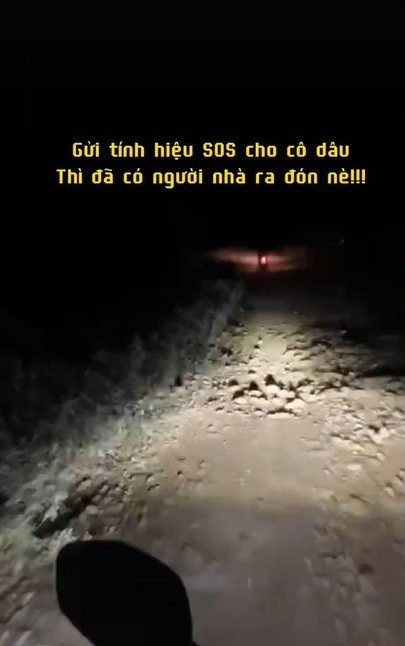 Tuy nhiên, đi mãi chẳng thấy nhà cô dâu đâu, xung quanh chỉ toàn núi rừng hoang vu hẻo lánh khiến người thợ trang điểm lạnh cả sống lưng.