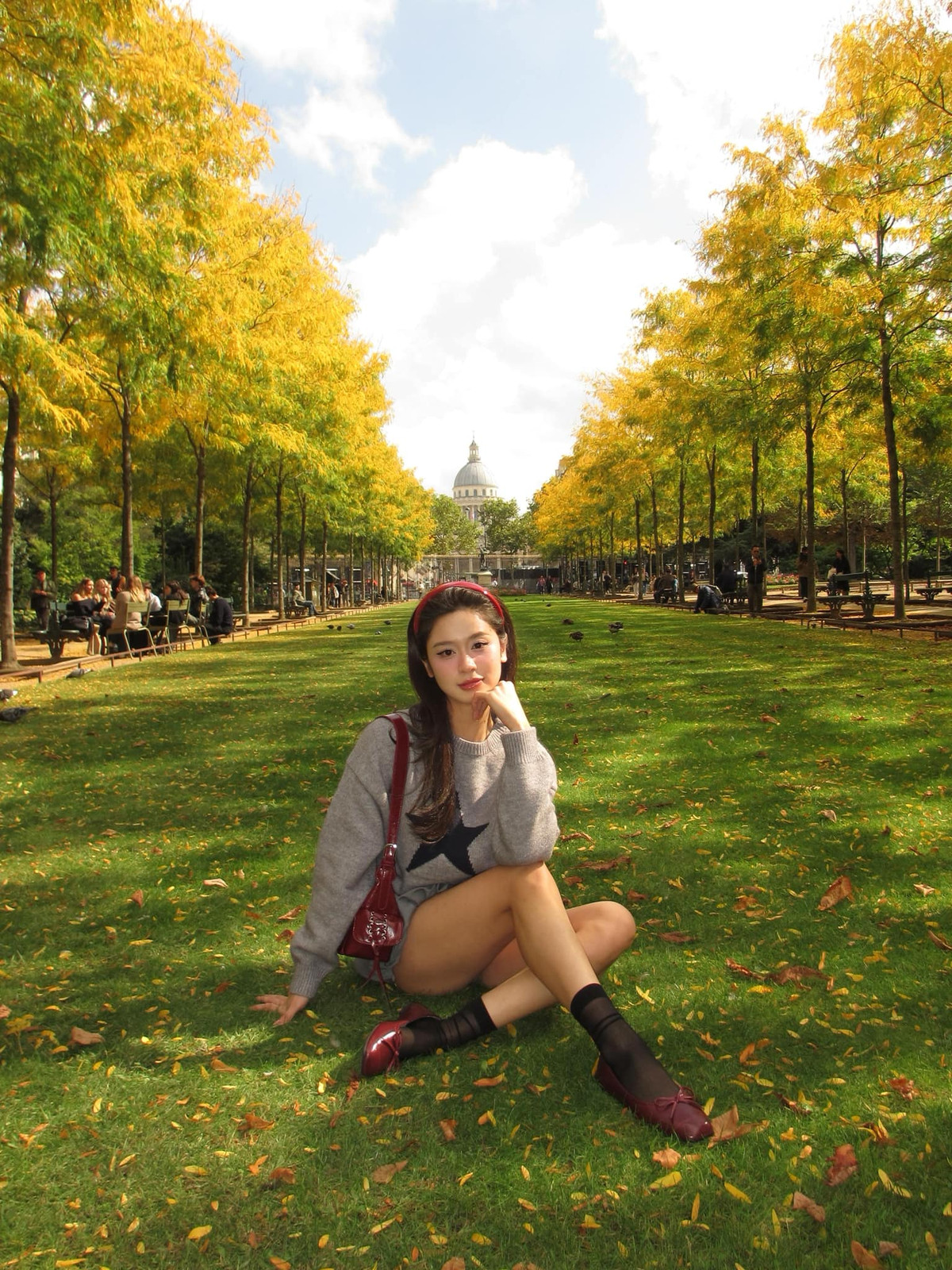 Một số netizen còn cho rằng đây là “kiếp nạn” của Hàn Hằng khi diện đồ không vừa dáng, vì thường xuyên bị đồn có bầu khi lộ bụng.