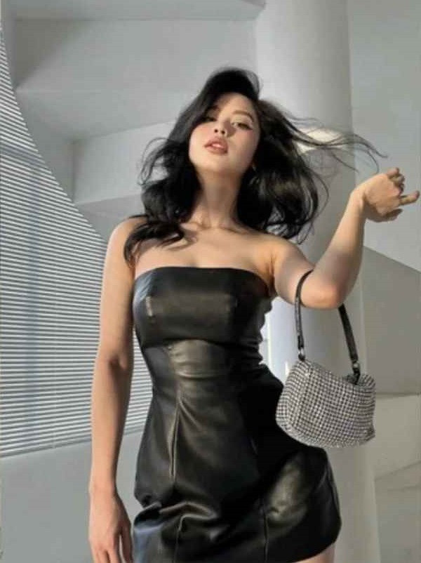 Mới đây, netizen phát hiện vòng 2 của Hàn Hằng to bất thường, làm dấy lên nghi vấn cô nàng có thể đã có "tin vui."