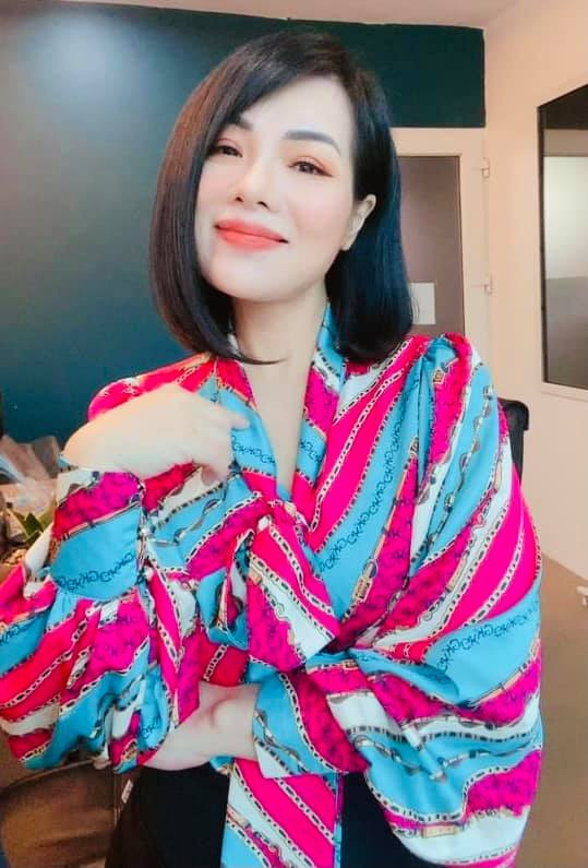 Nữ MC cho biết, ra ngoài thiên nhiên chính là một trong những cách để kéo bọn trẻ ra khỏi thế giới ảo, giúp chúng hoạt động thể chất nhiều hơn, phát triển tình yêu với thiên nhiên, con người và các kỹ năng sống ngoài xã hội.