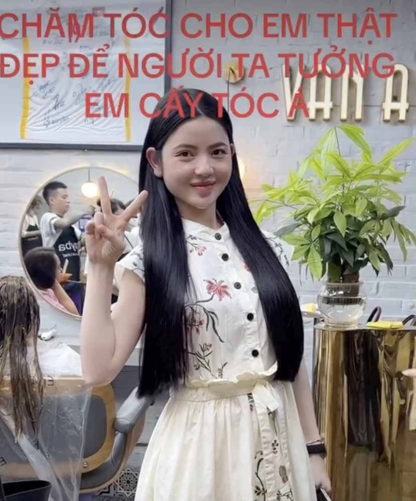 Tuy nhiên một tuần trôi qua Thanh Huyền vẫn chưa có động thái mới, trong khi đó lại đi dưỡng tóc khiên dân mạng đặt dấu hỏi về độ uy tín của nàng WAG sinh năm 2000.