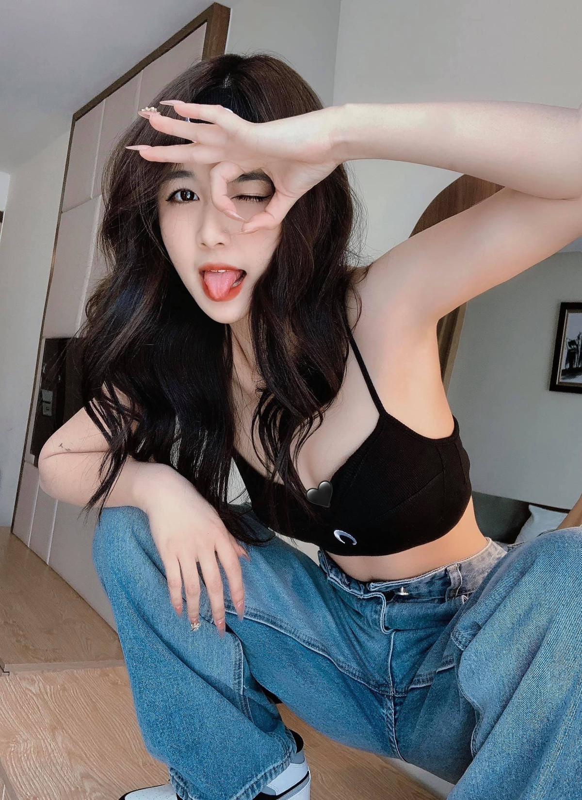 Mới đây, dân mạng nhanh chóng tìm ra bạn gái mới của chàng rapper đào hoa B-ray và nữ chính được gọi tên không ai khác là hot girl mạng xã hội Đinh Nhi.