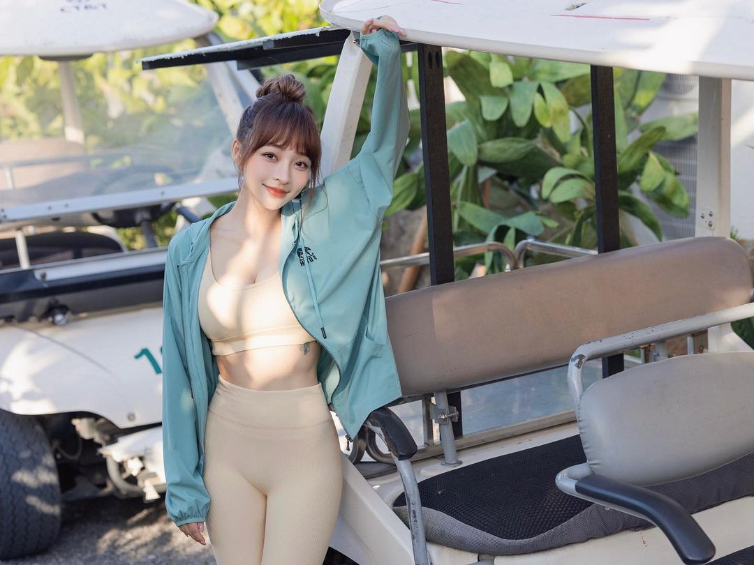 Theo tìm hiểu, cô gái trên có tên Lâm Tương (Mizuki) là thành viên của Rakuten Girls - đội hoạt náo viên cổ vũ của CLB bóng chày Lotte Peach Ape.