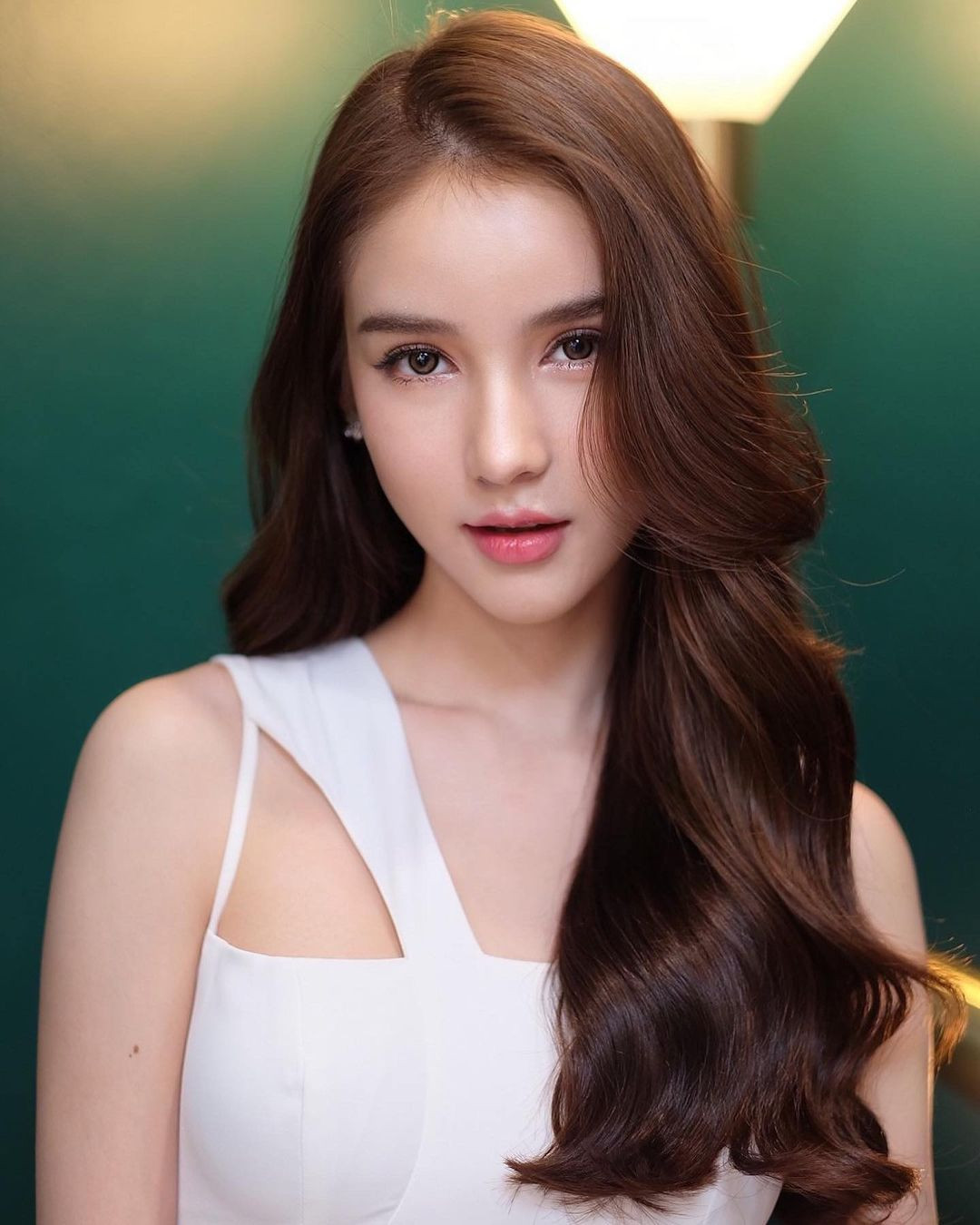 "Tôi không thích những món đồ chơi mà bố mang về. Tôi không hứng thú với bóng đá mà chỉ thích nuôi tóc dài", Yoshi kể lại.