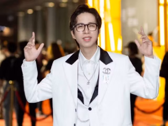 Cũng nhờ có kinh nghiệm chơi game phong phú ấy mà sau khi từ bỏ nghiệp thi đấu trở thành streamer, ViruSs được nhiều người ủng hộ bởi có trình độ cao. Anh được yêu mến đến nỗi có mặt trong "Hội tứ hoàng streamer" của Việt Nam.