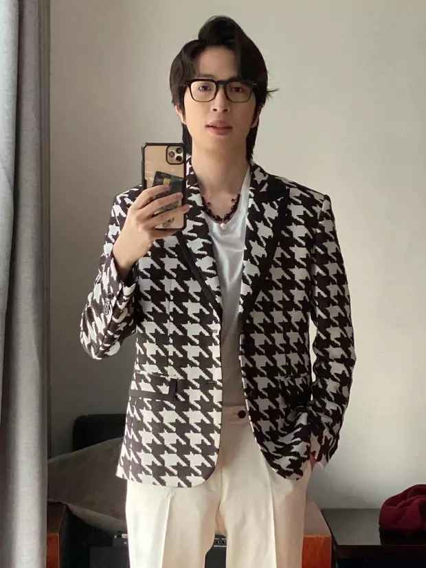 Nhìn lại gia thế của ViruSs đủ thấy danh xưng "Thiếu gia nhạc viện" được người khác đặt cho anh quả không hề sai. Sống trong một môi trường truyền thống âm nhạc nên không mấy lạ khi anh gắn liền với việc học đàn Piano từ bé.