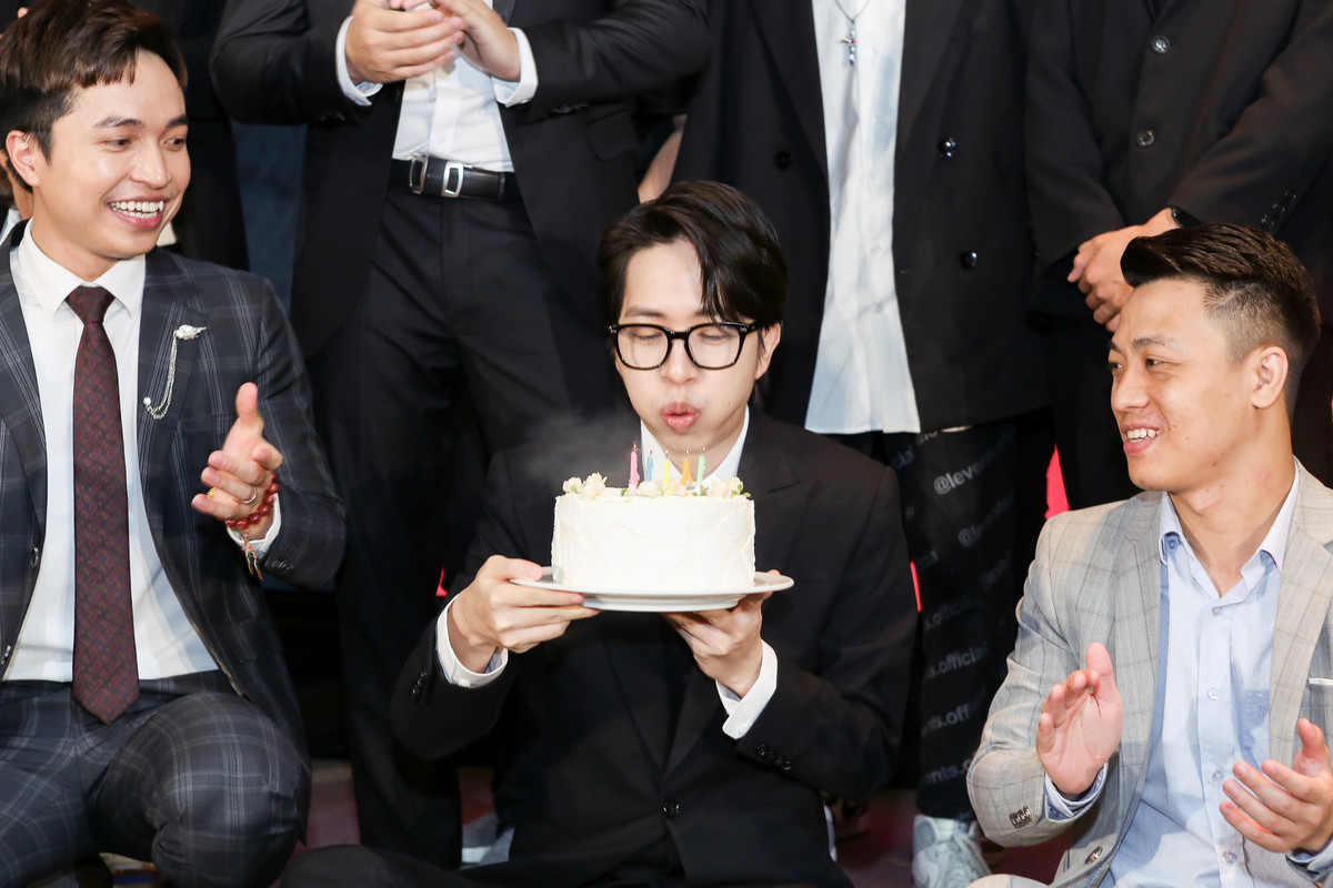 Mới đây trên trang cá nhân, ViruSs bất ngờ thông báo mình "lên chức" và ngay lập tức nhận được sự quan tâm của netizen.