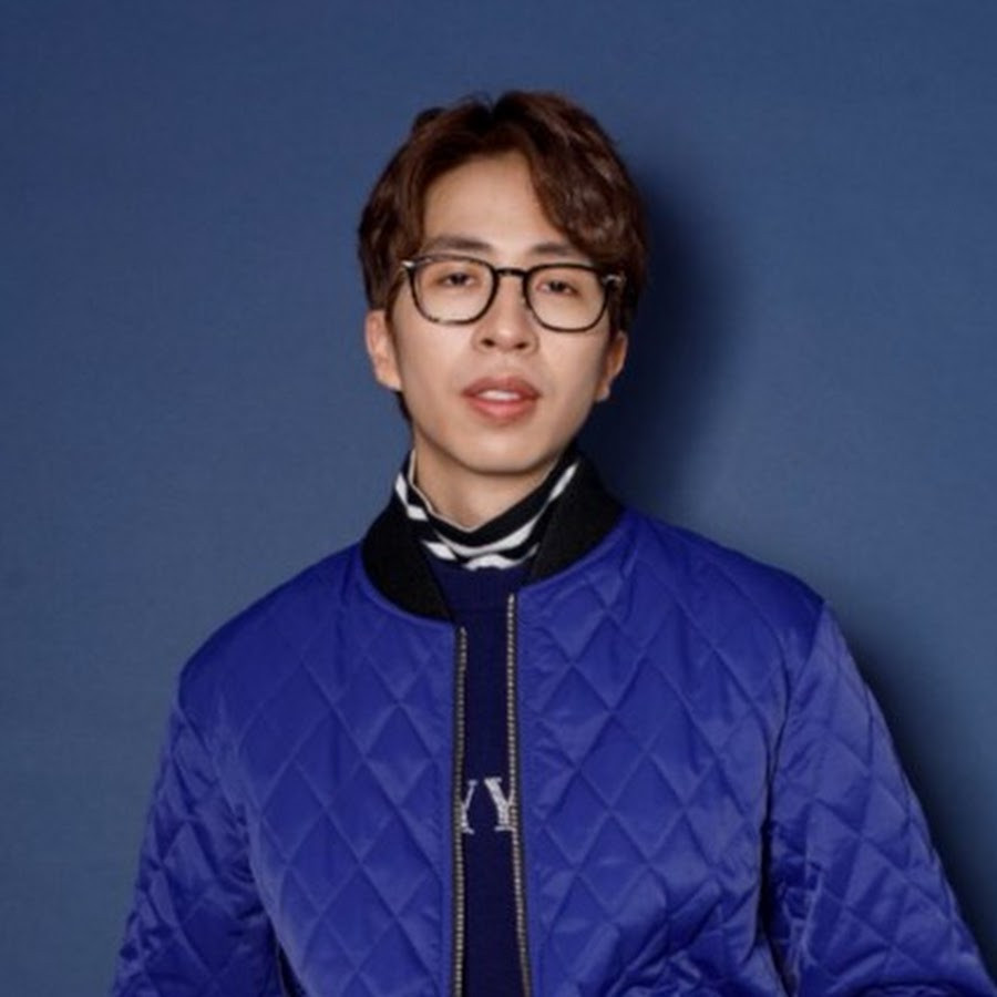 Bên cạnh đó, ViruSs cũng cho biết thêm: "Mọi người có thể thấy ViruSs có nhiều tiềm năng để phát triển các talents house, media, đào tạo YouTube, streamer từ sớm, nhưng bây giờ ViruSs mới làm thật. Lý do là bởi bây giờ mới có đủ nhân lực, đối tác, anh em, mỗi người một mảng, các KOLs thực sự tài năng, sẵn sàng cho một bức tranh tổng thể đẹp đẽ, toàn diện. Đây đúng là lúc mình làm thật".