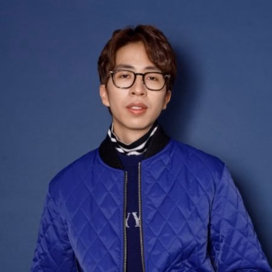 Bên cạnh đó, ViruSs cũng cho biết thêm: "Mọi người có thể thấy ViruSs có nhiều tiềm năng để phát triển các talents house, media, đào tạo YouTube, streamer từ sớm, nhưng bây giờ ViruSs mới làm thật. Lý do là bởi bây giờ mới có đủ nhân lực, đối tác, anh em, mỗi người một mảng, các KOLs thực sự tài năng, sẵn sàng cho một bức tranh tổng thể đẹp đẽ, toàn diện. Đây đúng là lúc mình làm thật".