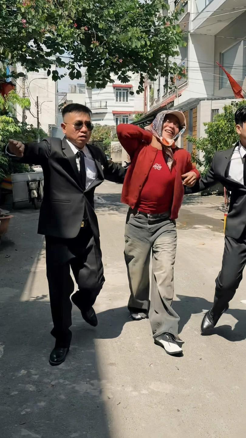 Quang Linh Vlogs nhanh chóng đu trend thời trang "anh Long" và được netizen hưởng ứng nhiệt tình.