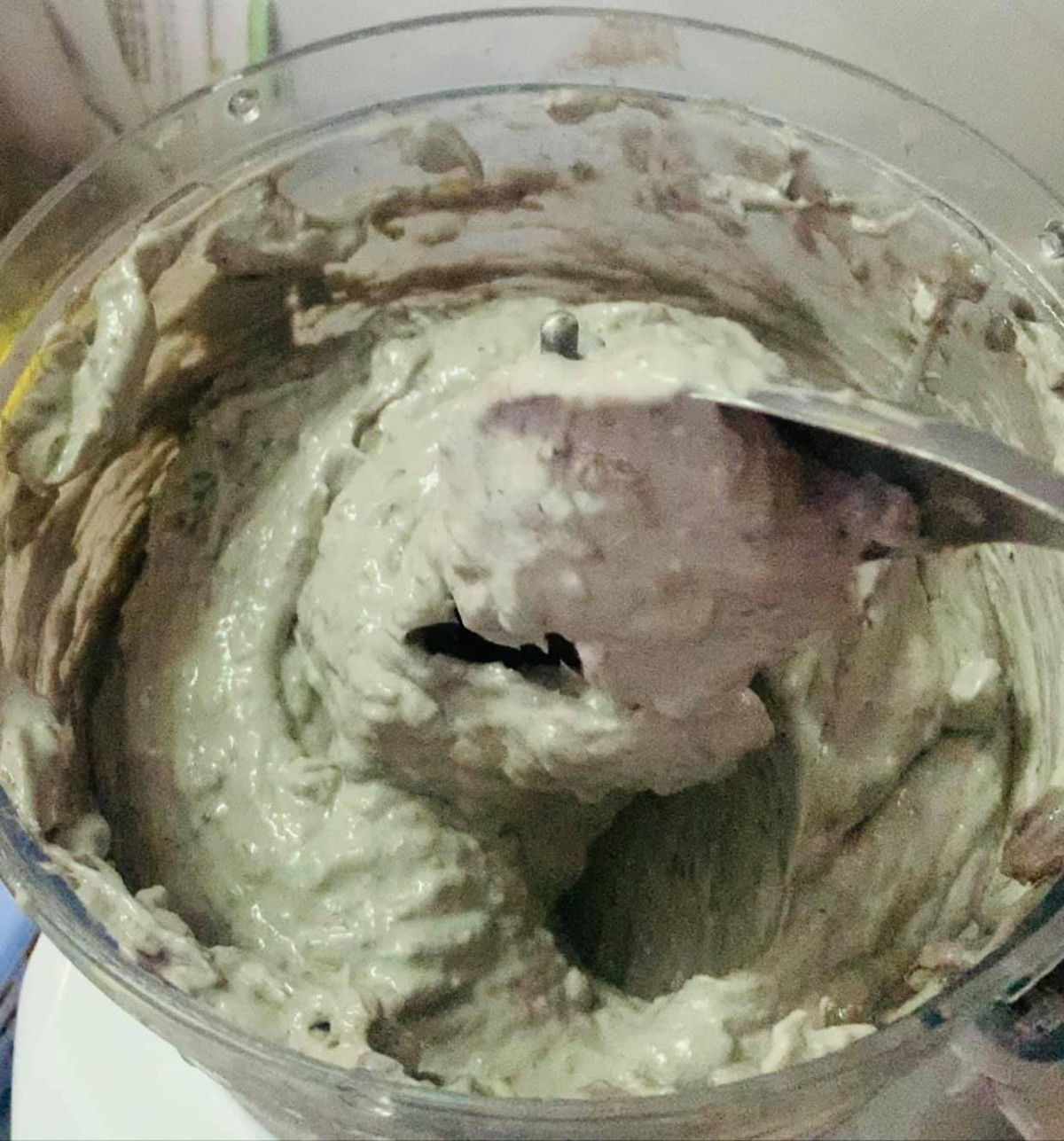 Cũng chịu khó lên mạng tìm tòi công thức làm chả mực và tham khảo một số cao nhân nhưng người phụ nữ tên T.H lại cho ra đời được thành phẩm nhìn thôi mà hết hồn.