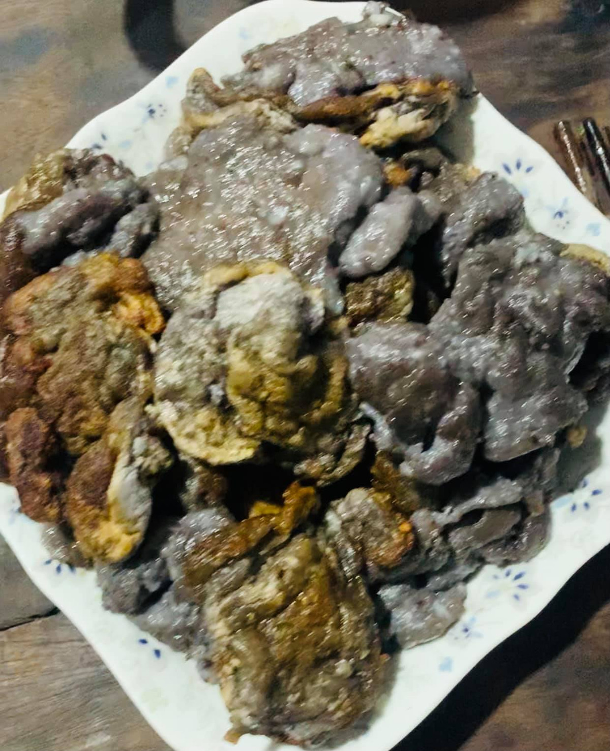 Dù làm đúng theo hướng dẫn làm chả mực nhưng không hiểu lý do gì thành phẩm của chị T.H lại ra mức "thảm họa".