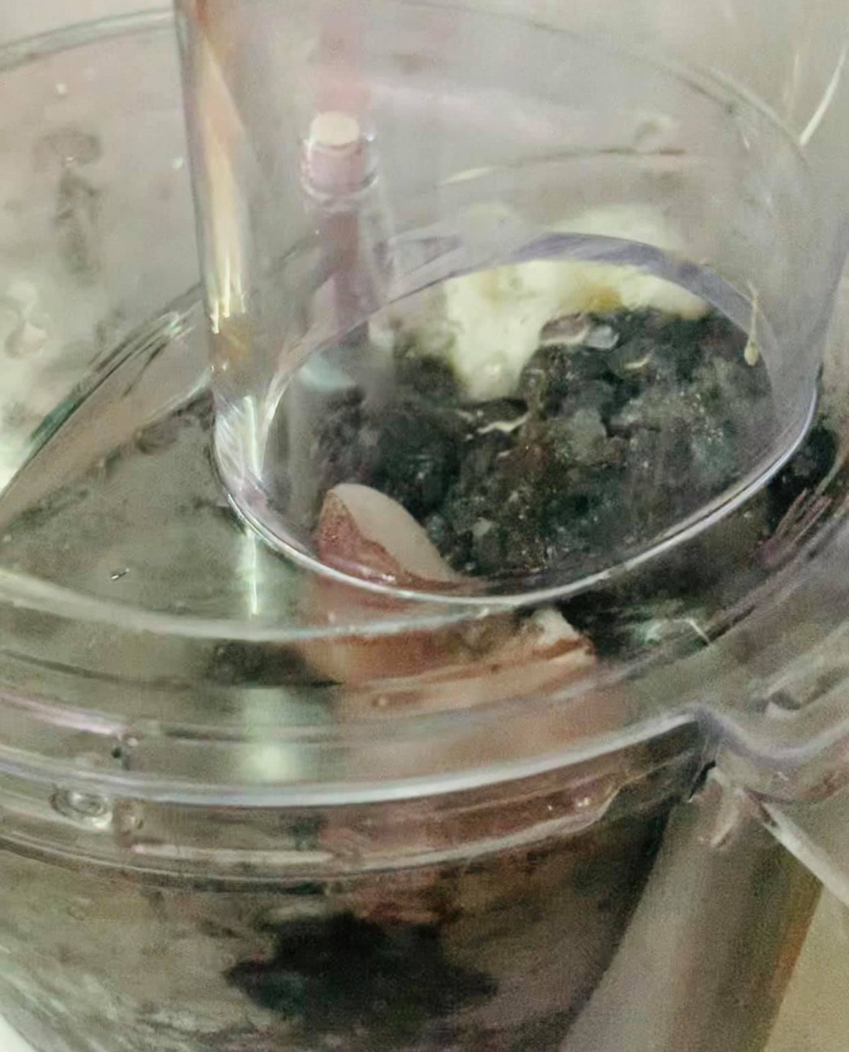 Mới đây, một người phụ nữ đến từ Trà Vinh có tên T.H đã khiến không gian mạng phải chú ý tới mình khi khoe màn trổ tài làm chả mực khiến ai cũng phải ngã ngửa.