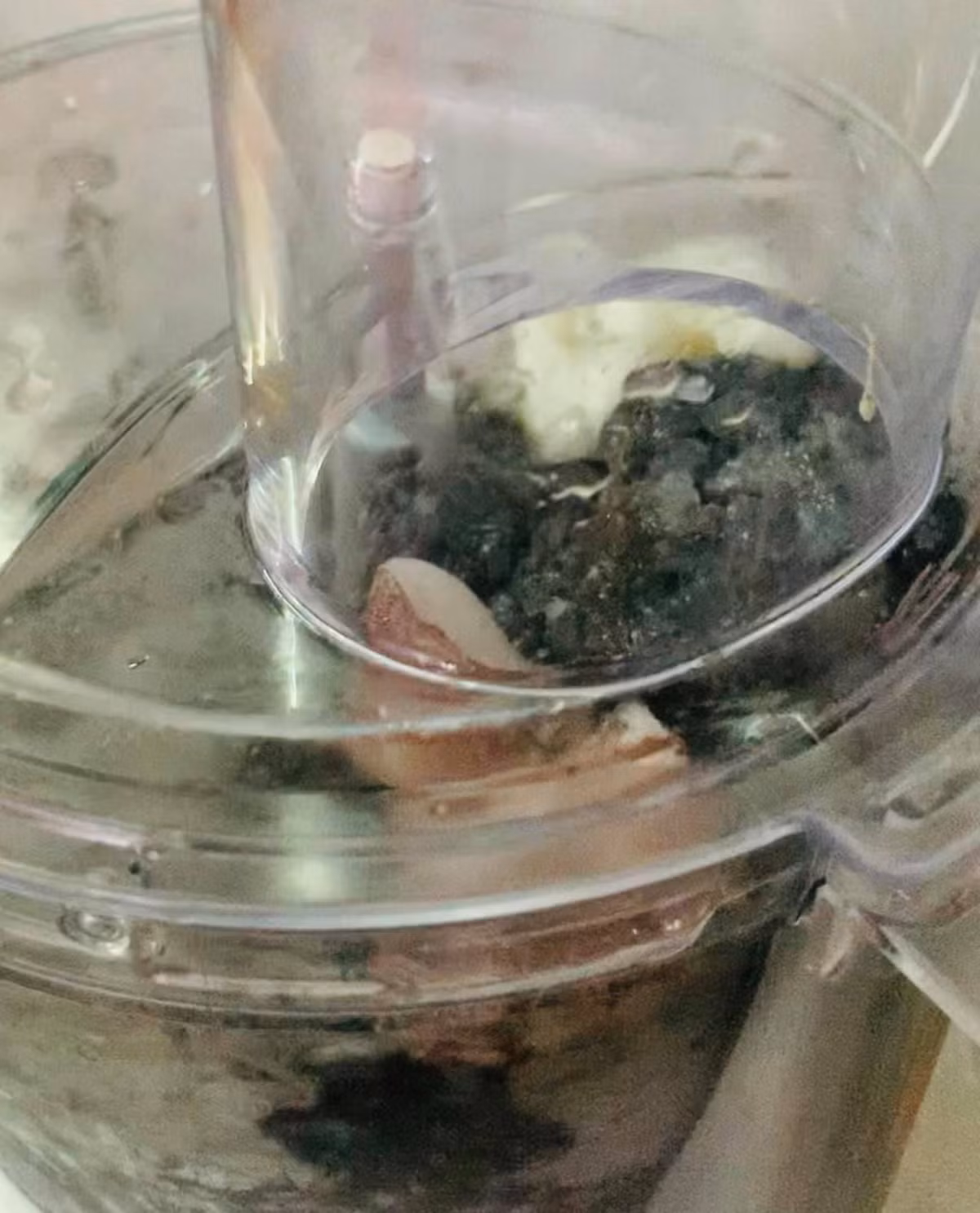 Mới đây, một người phụ nữ đến từ Trà Vinh có tên T.H đã khiến không gian mạng phải chú ý tới mình khi khoe màn trổ tài làm chả mực khiến ai cũng phải ngã ngửa.