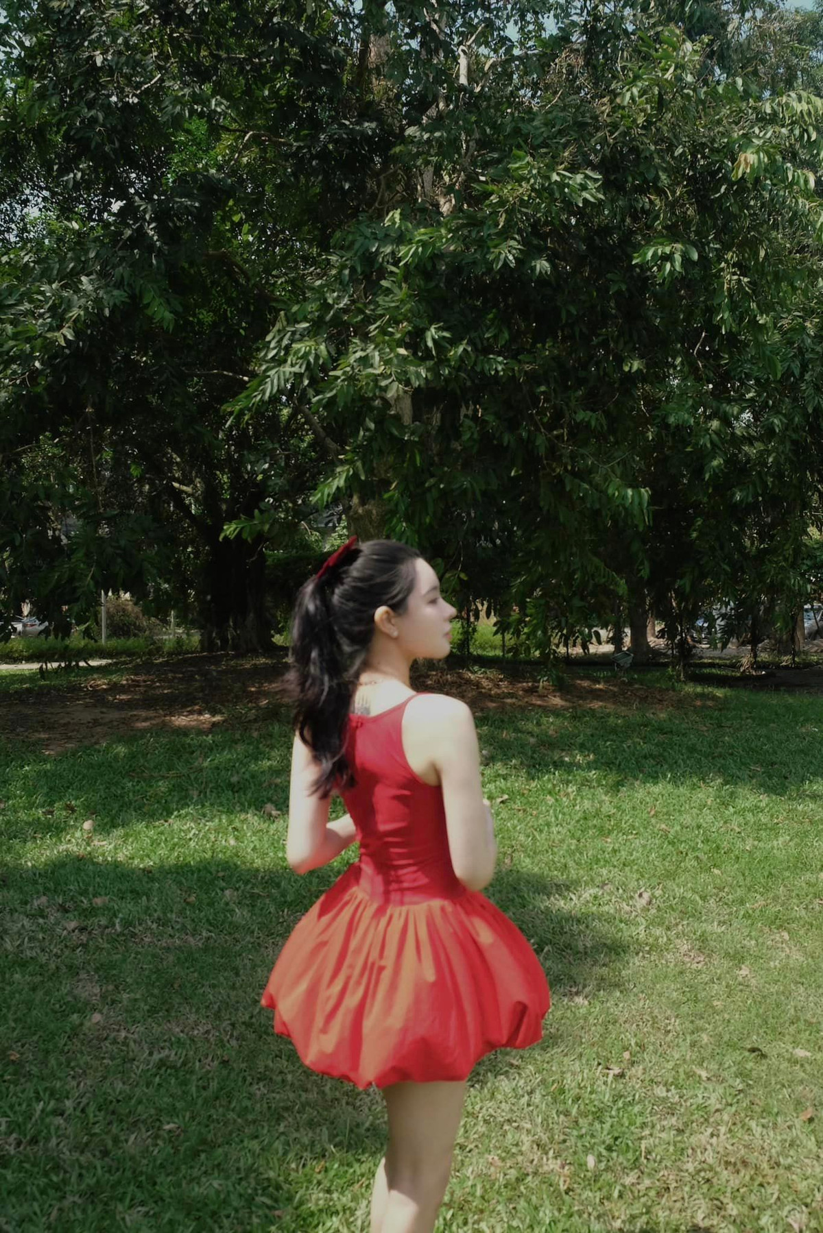 Dân mạng bày tỏ sự thắc mắc, chuyện gì đang xảy ra với Vũ Văn Thanh và bạn gái?. Thực hư ra sao, chắc chỉ có cả hai mới rõ.