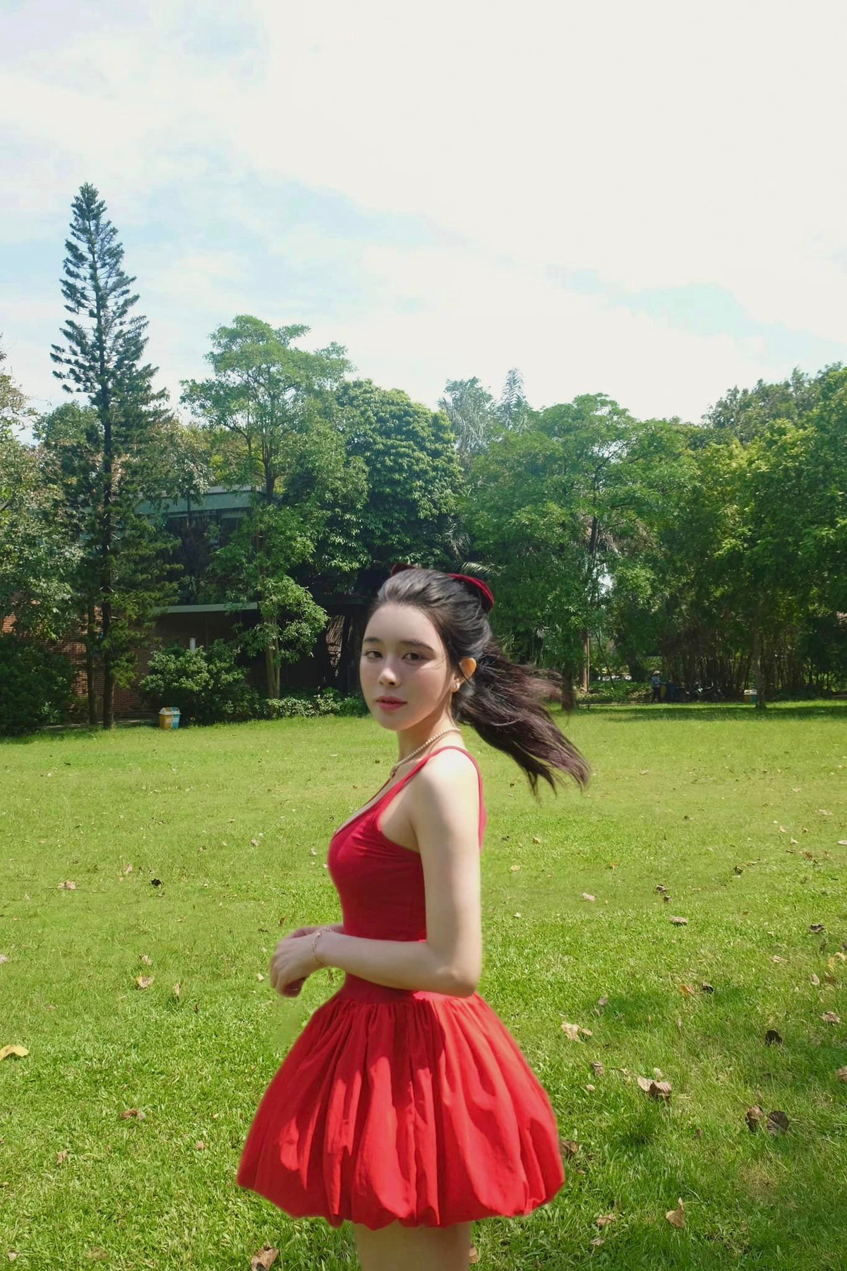 Không chỉ về mặt tâm lí, sức khoẻ của hot girl Bích Hạnh cũng đang trong tình trạng đáng báo động. Dù vậy, cô nàng vẫn cố gắng, chăm chỉ làm việc mỗi ngày.