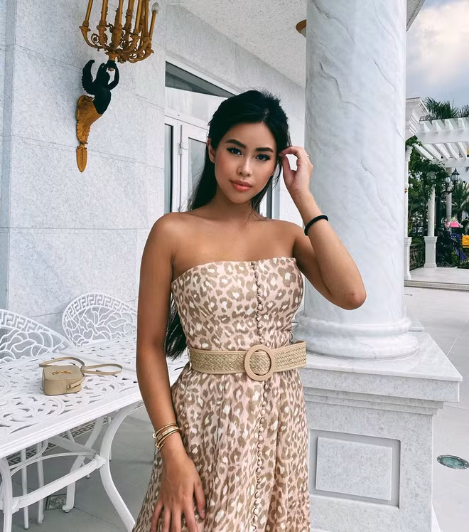 Không chỉ có vậy, Tiên Nguyễn thuộc guu rất chuộng đồ đen nên trong lần hiếm hoi thấy cô nàng diện cả cây trắng thì cư dân mạng cũng không khỏi bất ngờ.