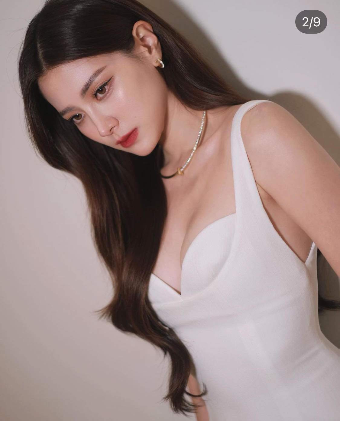 Ở Thái Lan, Baifern Pimchanok vừa là diễn viên vừa là người mẫu quảng cáo đắt giá.