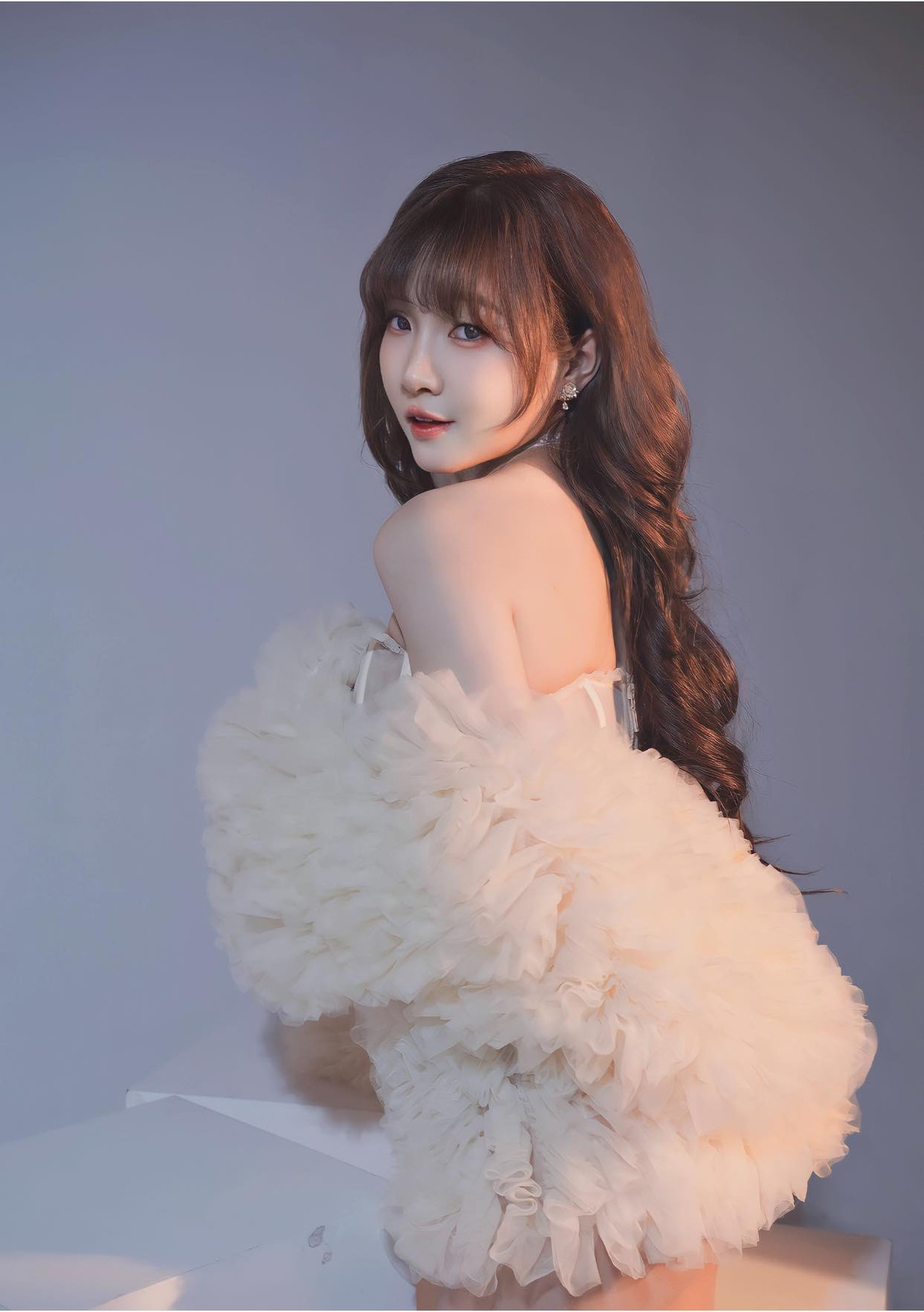 Dù chỉ là một bức hình đơn giản, nhưng chính sự kết hợp giữa ánh sáng, góc chụp và vẻ đẹp tựa "nữ thần" của Như Hexi đã khiến tấm ảnh trở thành "vũ khí" khiến người xem không thể không chú ý.