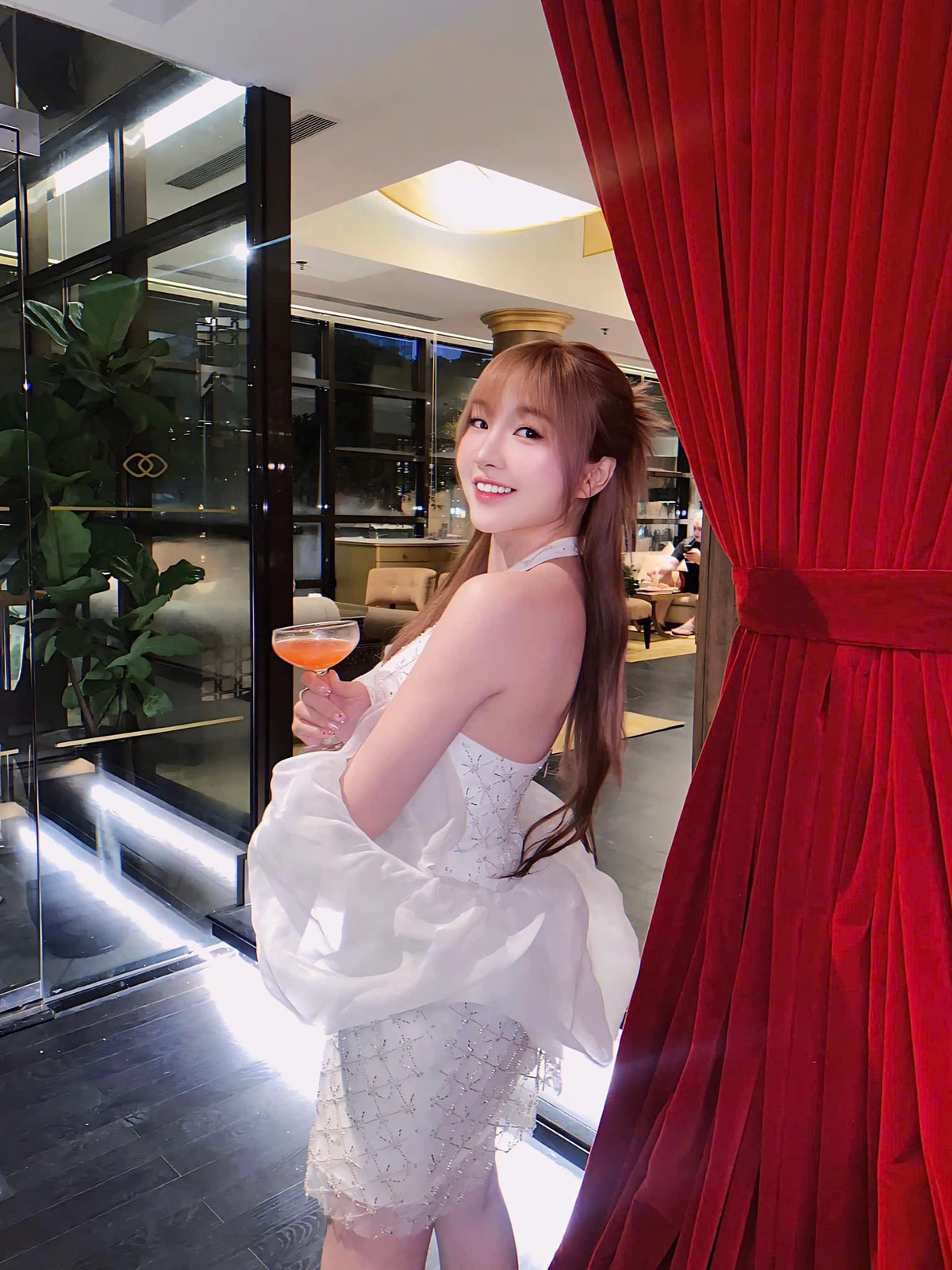 Dù chỉ một bức ảnh đơn giản, nhưng gái xinh này đã thành công trong việc tạo nên sự chú ý, thu hút sự quan tâm mạnh mẽ từ phía người hâm mộ.