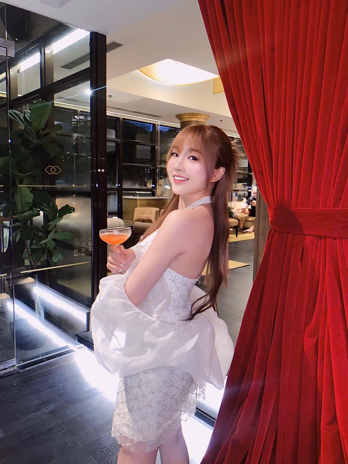 Dù chỉ một bức ảnh đơn giản, nhưng gái xinh này đã thành công trong việc tạo nên sự chú ý, thu hút sự quan tâm mạnh mẽ từ phía người hâm mộ.