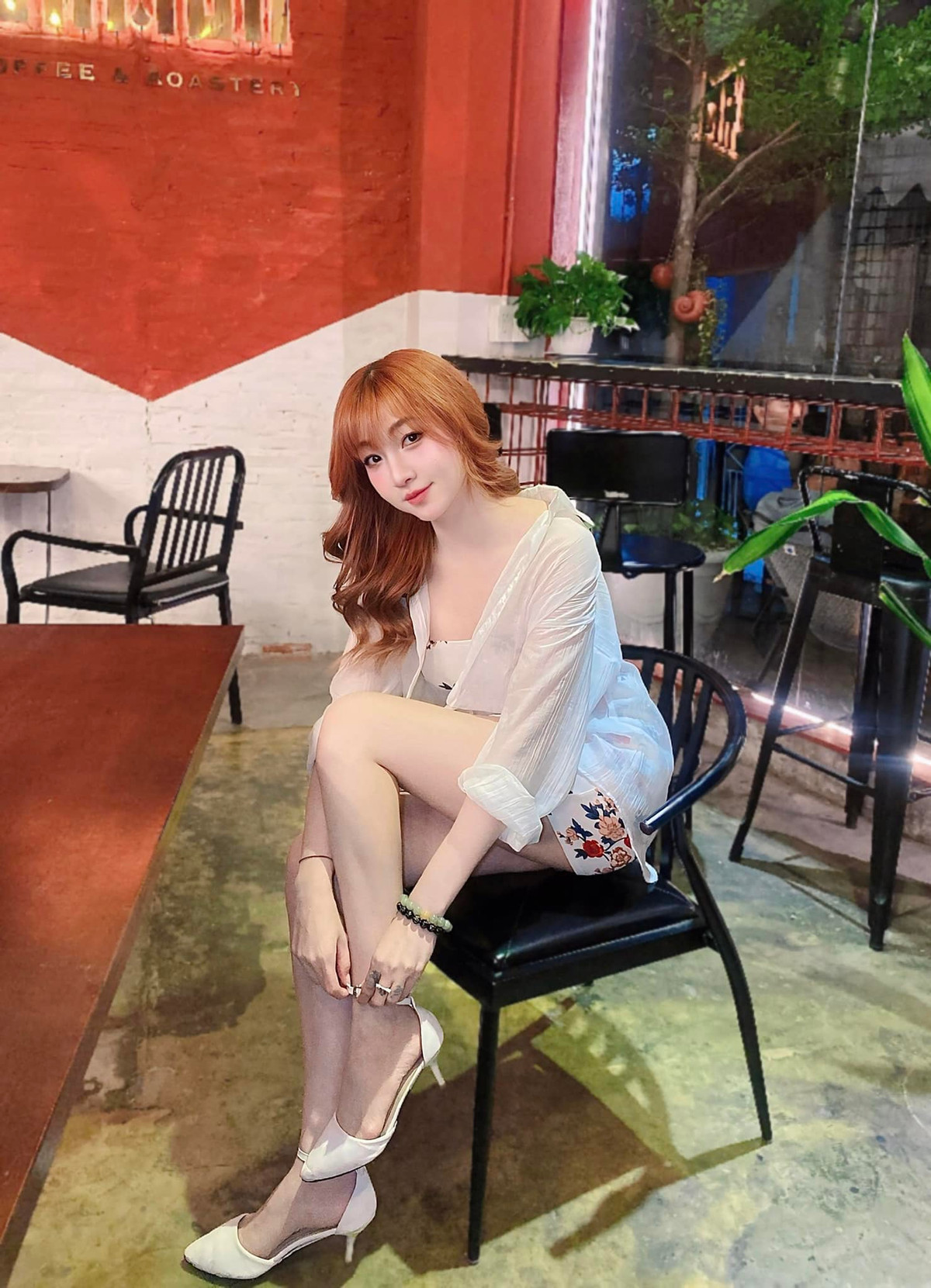 Những hình ảnh của Như Hexi không chỉ đơn thuần là sự khoe sắc mà còn là sự thể hiện phong cách, thần thái và sự trưởng thành trong nghề.