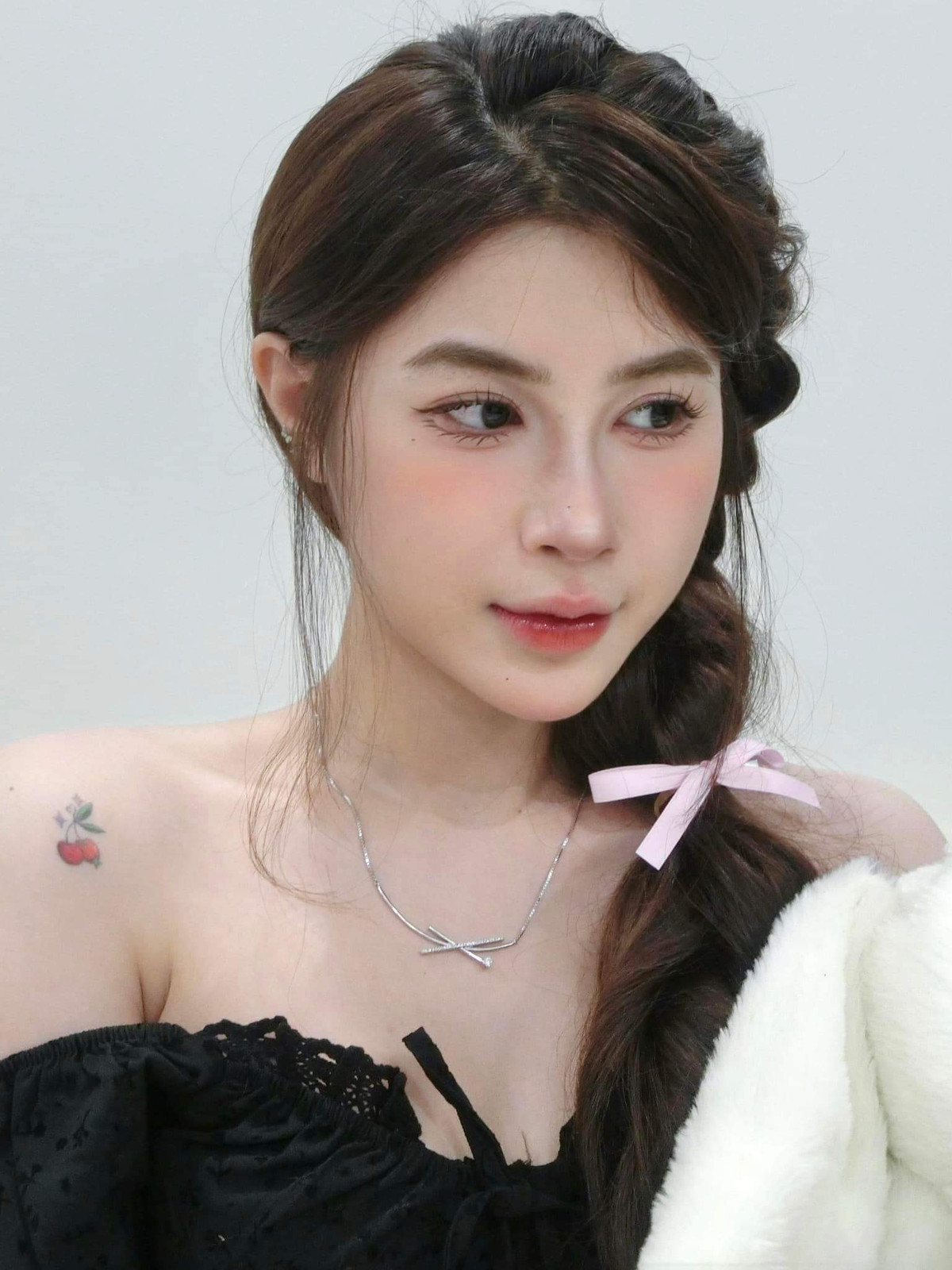 Bạn trai Quỳnh Ami còn được biết tới là streamer Việt Nam đầu tiên nhận được lời mời hợp tác với một tổ chức Esports tại Hàn Quốc với vai trò sáng tạo nội dung.