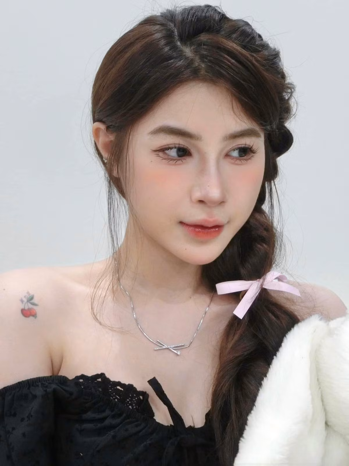 Bạn trai Quỳnh Ami còn được biết tới là streamer Việt Nam đầu tiên nhận được lời mời hợp tác với một tổ chức Esports tại Hàn Quốc với vai trò sáng tạo nội dung.