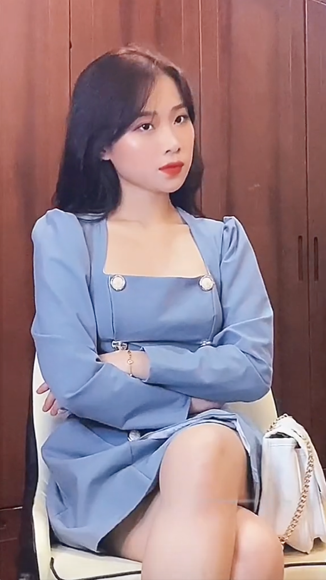 Trong đoạn clip, hot girl RMIT Mai Anh thay đổi hàng loạt trang phục khác nhau và ghi caption: "Tập trước nhỡ sau làm thật thì cũng đỡ bỡ ngỡ".