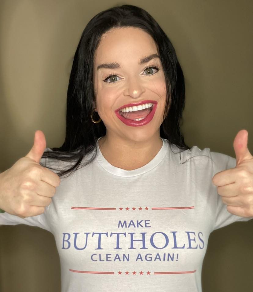 Được biết, cô đang làm thủ tục đăng ký kỷ lục Guinness cho miệng của mình.