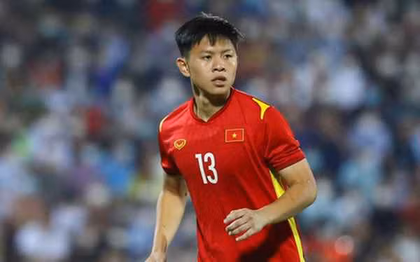Vũ Tiến Long (sinh năm 2002) chứng tỏ sự chững chạc khi khoác áo U23 Việt Nam tại SEA Games 31 và VCK châu Á 2022.