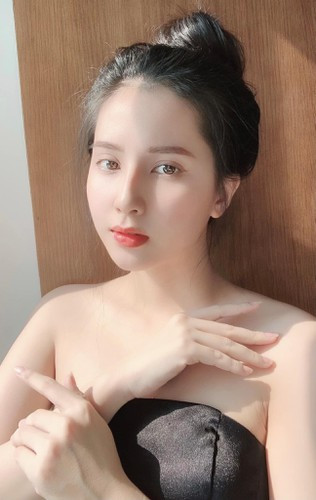 Người này cho rằng lúc trước Thiên An vẫn đang trong quá trình bắt đầu bán hàng online nên chưa kiếm được nhiều tiền. Hiện tại, công việc kinh doanh có vẻ "khá khẩm" hơn nên cuộc sống cũng thoải mái phần nào, vì thế nhan sắc cũng được đà "lên hương".