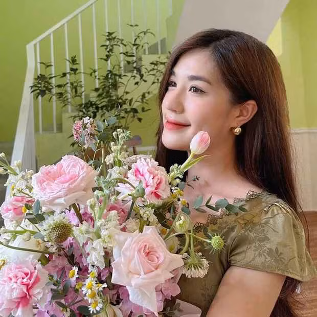 Chưa rõ định hướng của Thảo Anh trong thời gian tới là gì nhưng người hâm mộ không ngừng hy vọng cô nàng sẽ dành nhiều thời gian stream hơn, chơi game, giao với fan lâu năm sau một thời gian "ở ẩn".