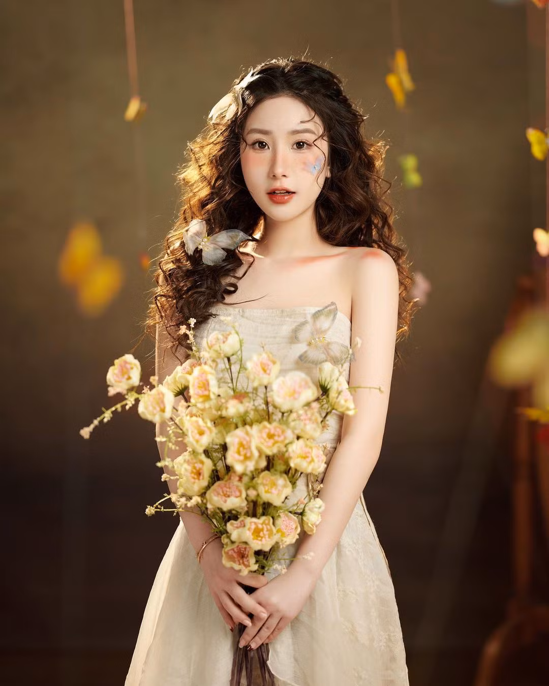 Mới đây trên trang cá nhân, hot TikToker Tiểu Hý gây ngỡ ngàng về diện mạo của mình hiện tại khác trong quá khứ