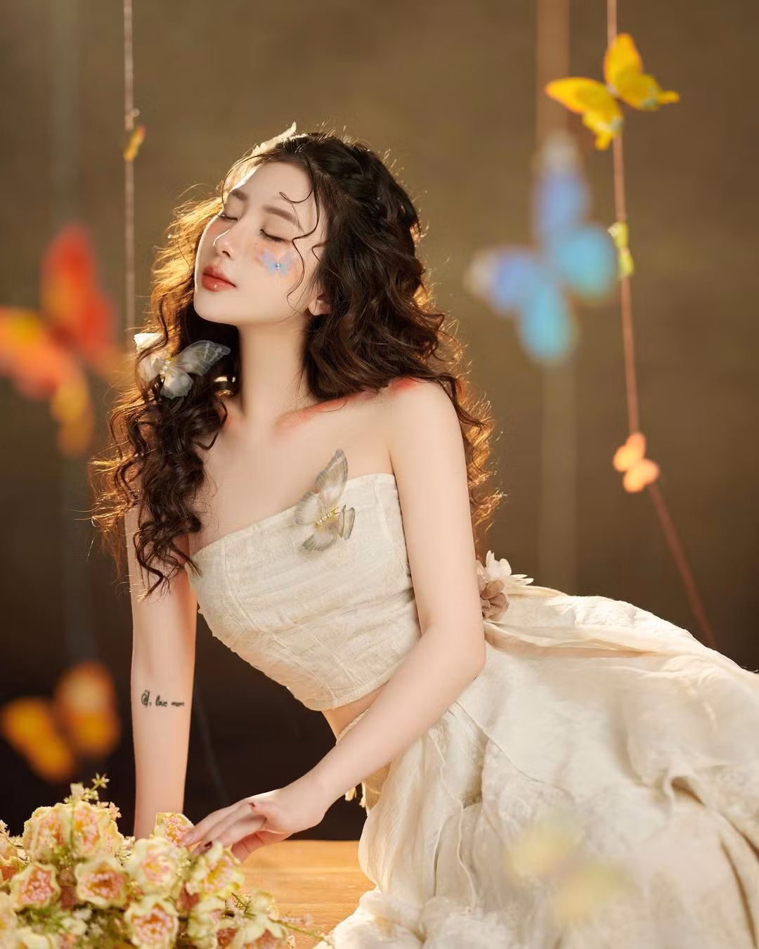 Dù được khen ngợi mũm mĩm dễ thương nhưng cô cũng thẳng thắn bày tỏ: "Khi mập mặc đồ xấu lắm các chị ơi", "Tại em thấp nữa",...