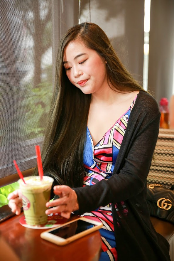 Chấp nhận sống chung với những vết sẹo, những khuyết tật sau vụ nổ bóng bay ngày khai giảng để lại, sau 2 năm điều trị Trang Milk tự tin trở lại. Cô nhận lời đi chơi với bạn bè và giao tiếp với người ngoài nhiều hơn.